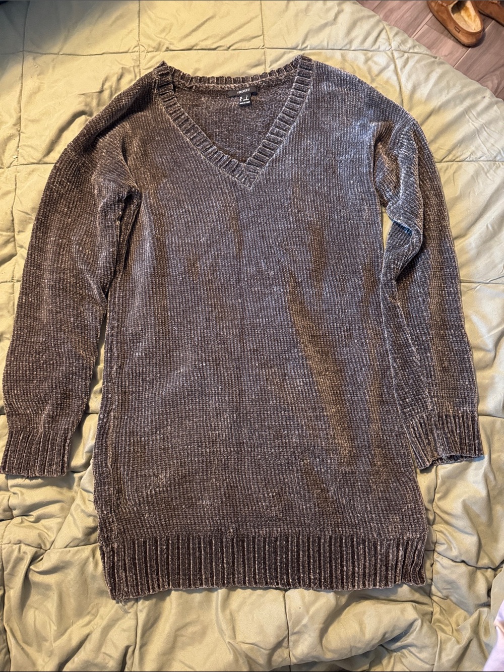 Cozy V‑Neck Sweater Dress in Dark Green
